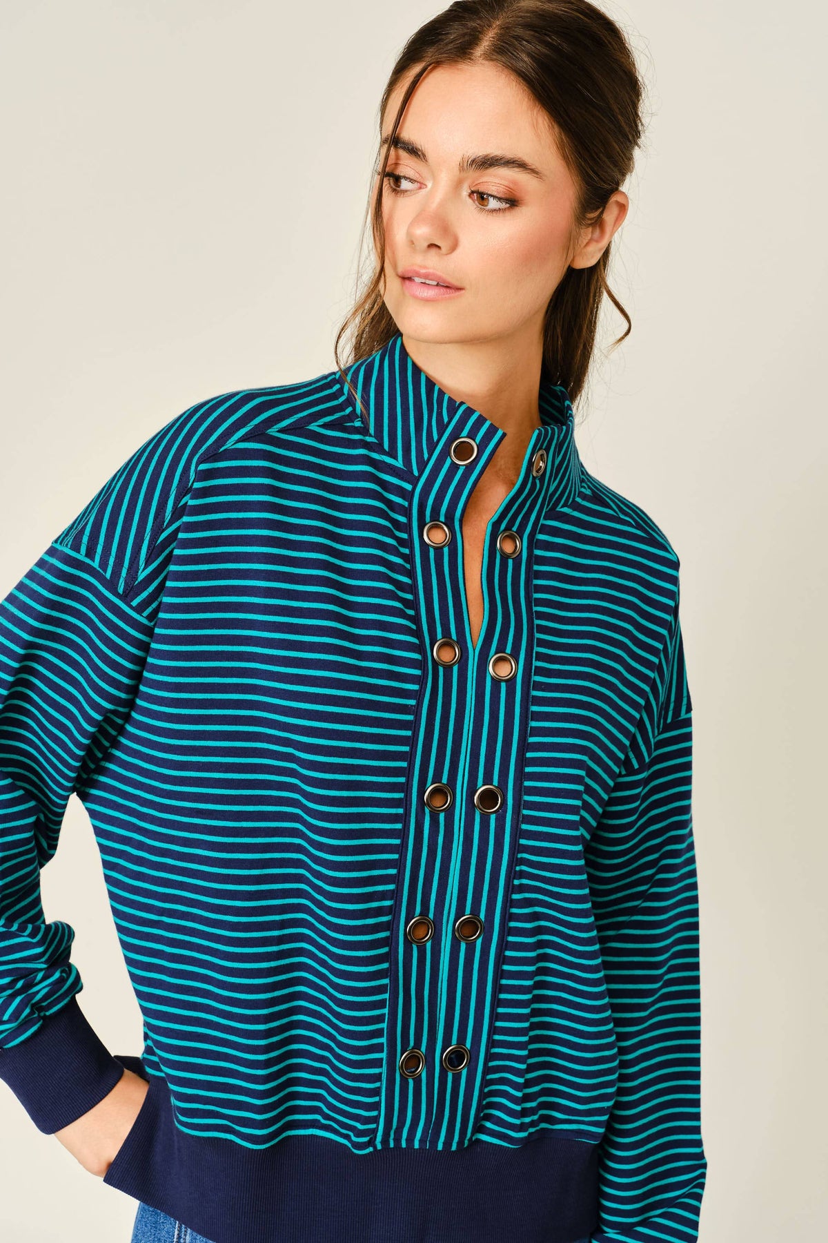 Eyelet Details Pullover