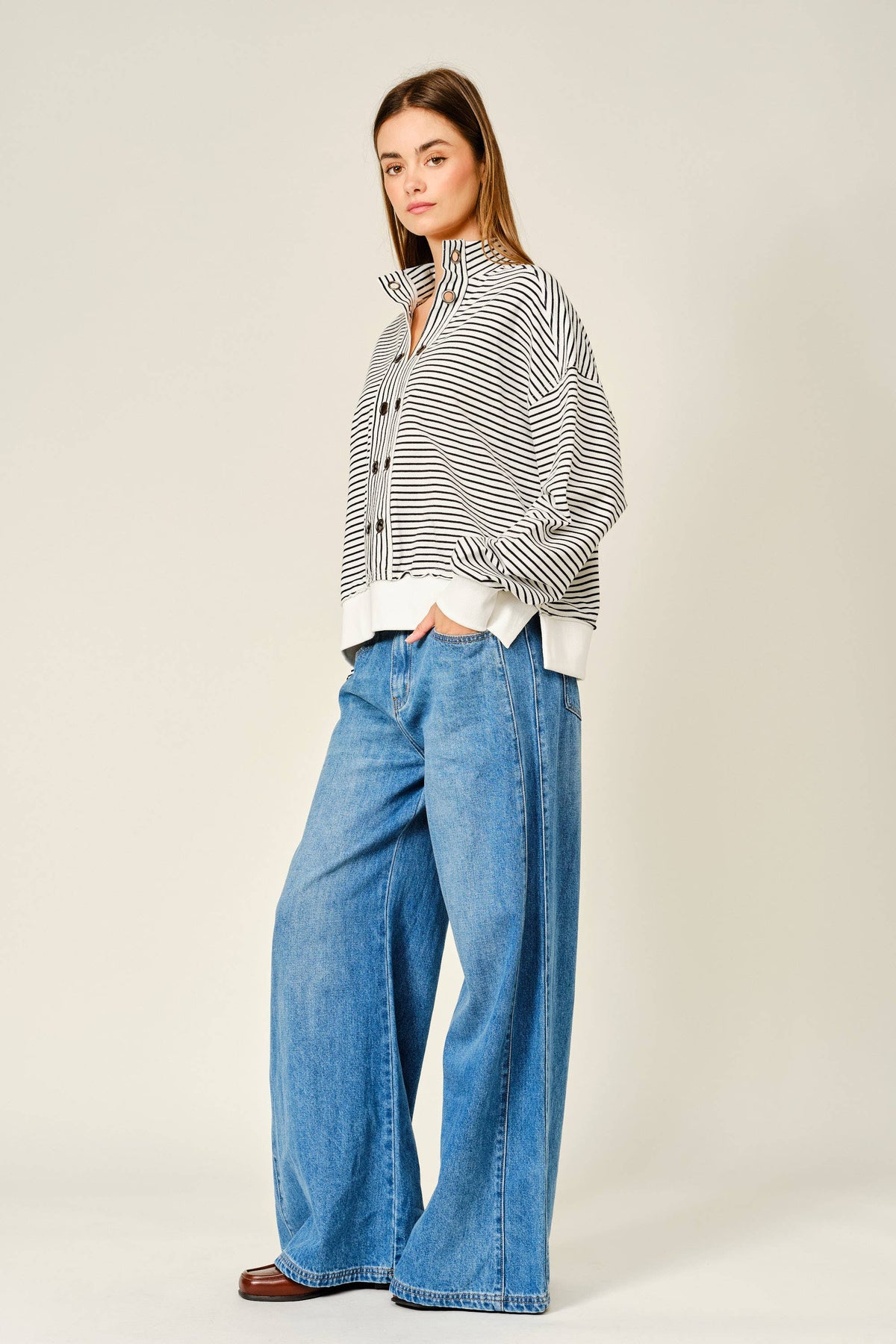 Eyelet Details Pullover