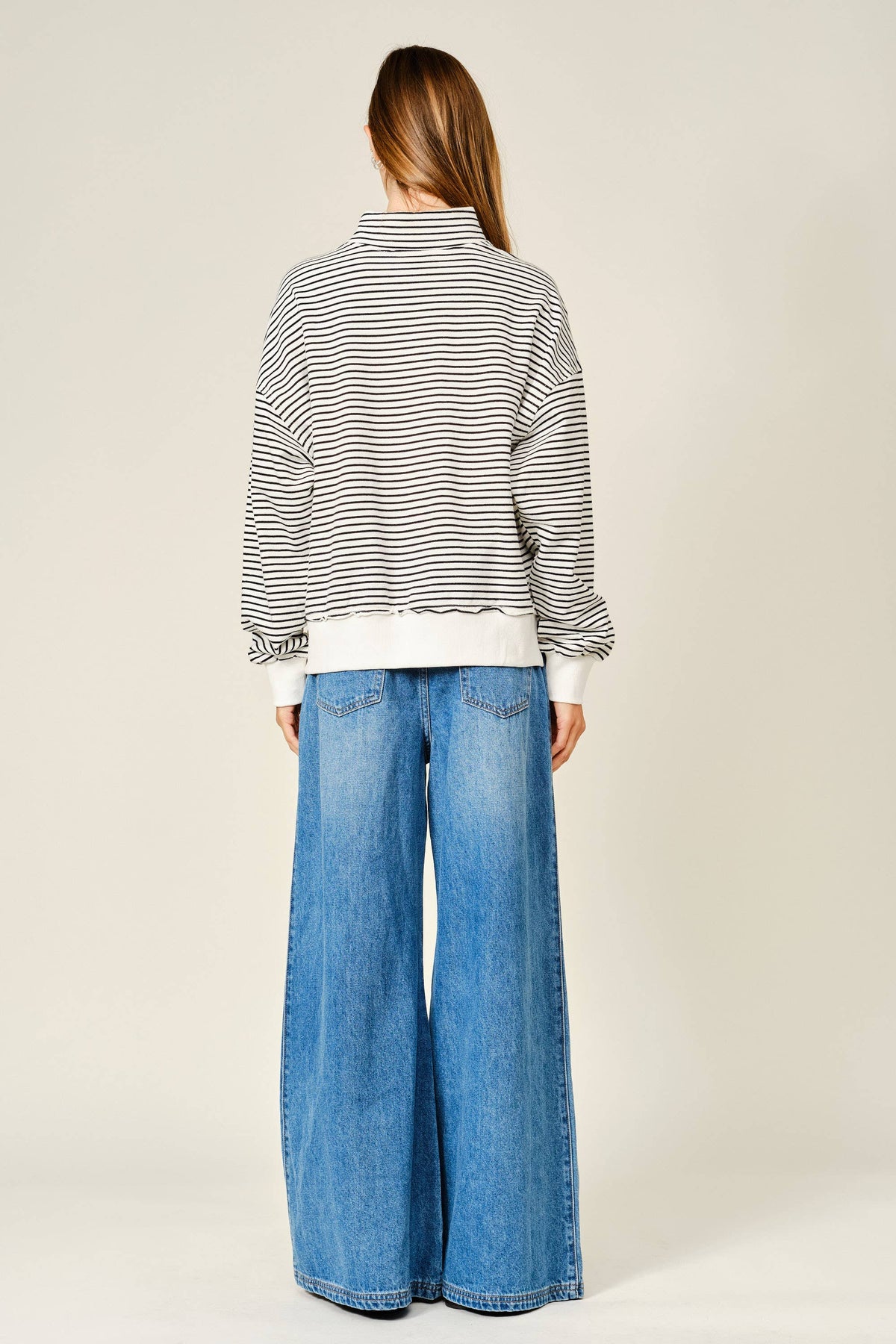Eyelet Details Pullover